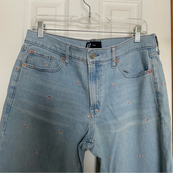 Gap Flower Embroidered Girlfriend Light Wash Jeans Size 10/30 - Picture 3 of 9